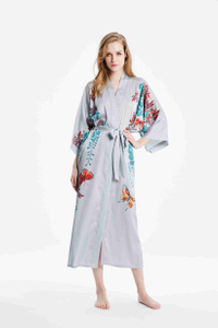 Bedste lange autentiske silkegrå kimono-natkjole til kvinder med brugerdefineret blomstertryk Fabrik engros
